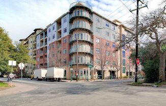 910 W 25th Street
