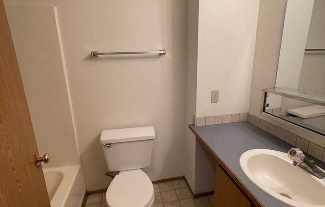 2 beds, 1.5 baths, 900 sqft, $1,600, Unit B104