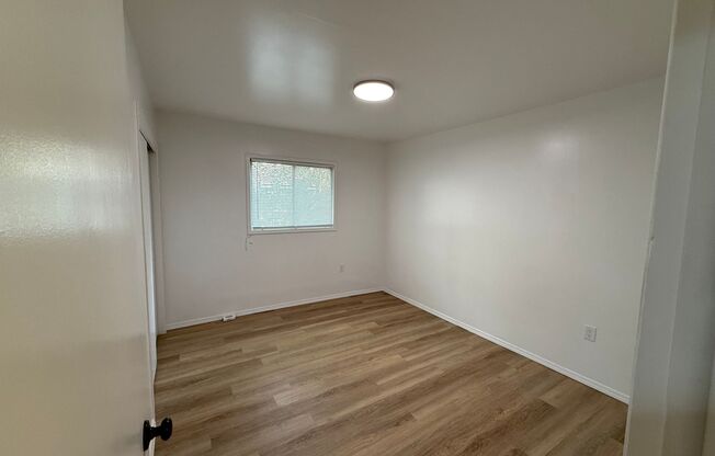 Convenient Lower South Hill Apartment Community!
