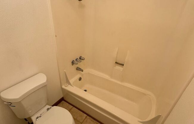 3 beds, 1 bath, $1,900