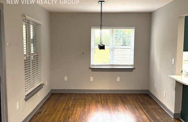 1527 MEDFORD DR