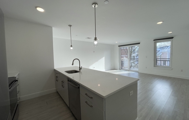 4 beds, 2 baths, 1,222 sqft, $6,100, Unit 306