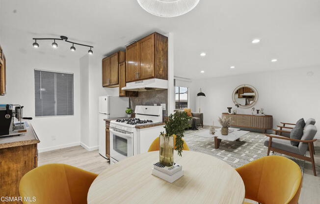 8800 Cedros Ave #125