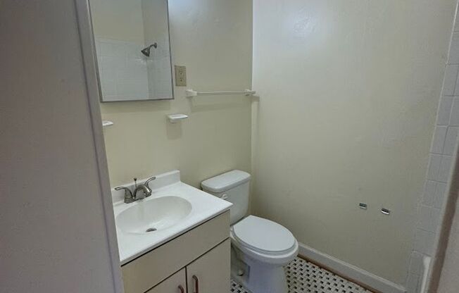 Studio, 1 bath, 380 sqft, $1,100, Unit Unit J1