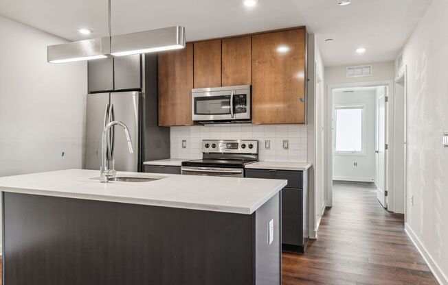 2 beds, 2 baths, 915 sqft, $2,300, Unit 416