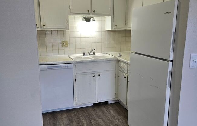 2 beds, 1 bath, 908 sqft, $835, Unit 5003 Sycamore