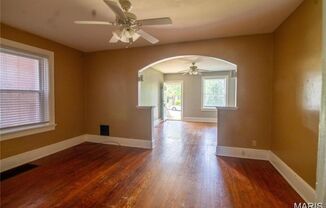 1 bed, 1 bath, 800 sqft, $850, Unit Tholozan 3927 2W