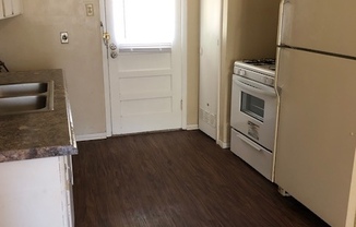 2 beds, 1 bath, $795