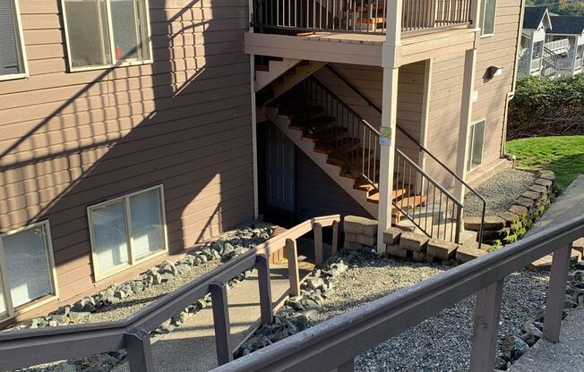 3 beds, 2 baths, 1,434 sqft, $2,450, Unit B110