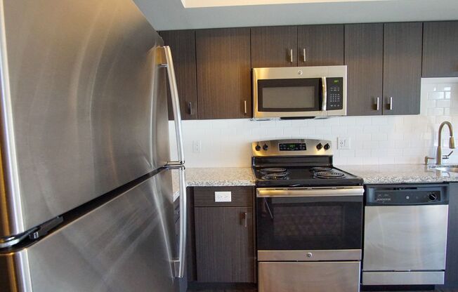 Studio, 1 bath, $1,285, Unit 305