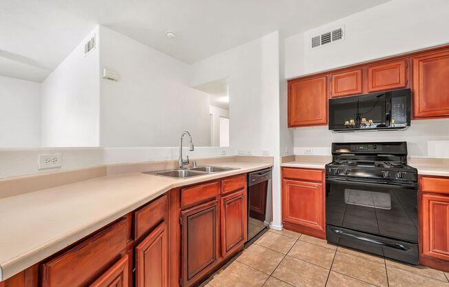 3 beds, 2 baths, $1,600, Unit # 176
