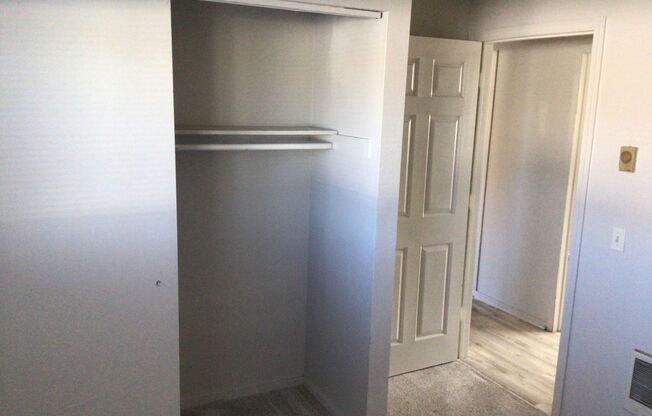 3 beds, 1 bath, 994 sqft, $1,495, Unit #7