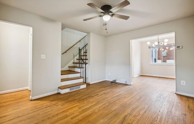 Lovely, spacious yet cozy2 BD 1.5 BA Townhouse in Lily Ponds, NE DC!!