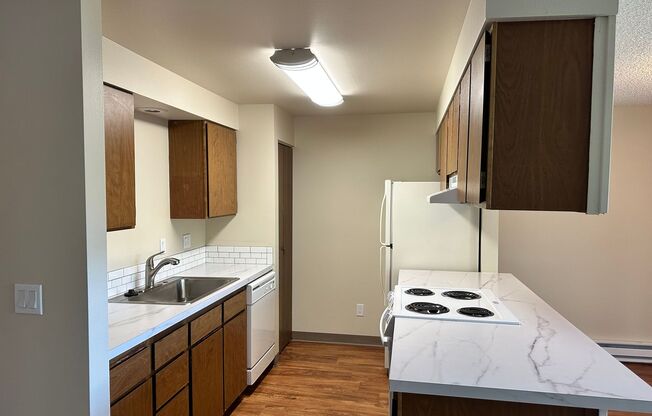 Woodlake Village Apts