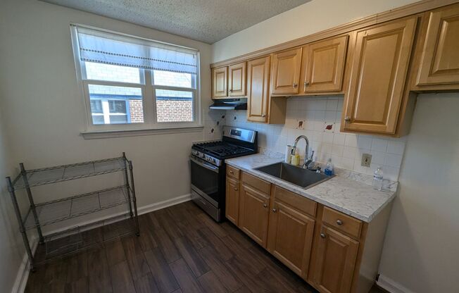 2 beds, 1 bath, 800 sqft, $1,325, Unit Unit 2