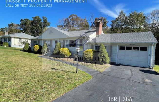 40 MACARTHUR DR