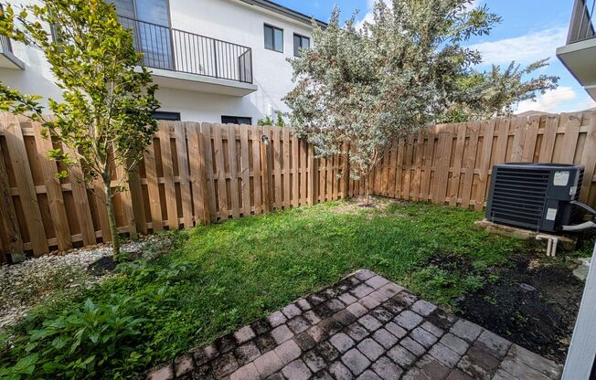Spacious 3 Bedroom / 3.5 Bathroom Townhome for Rent – Miami