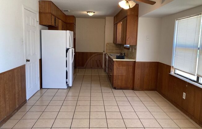 3 beds, 2 baths, $1,350, Unit # GRANT DOCTOR