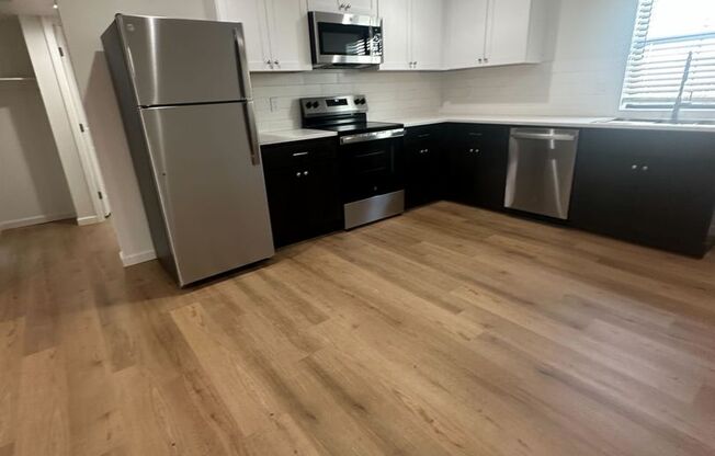 2 beds, 1 bath, 802 sqft, $1,595, Unit 114