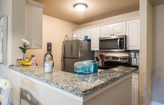 Oxford Terrace II: 4/4 luxury apartment just 3 blocks from UF & 1 block from Sorority Row. Now Renting for Fall 2026!