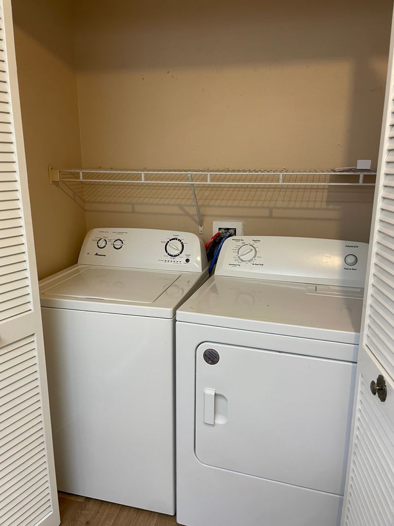 1 story 3/2 in Meadow Woods with full sized washer and dryer included