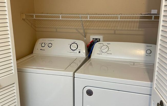 1 story 3/2 in Meadow Woods with full sized washer and dryer included