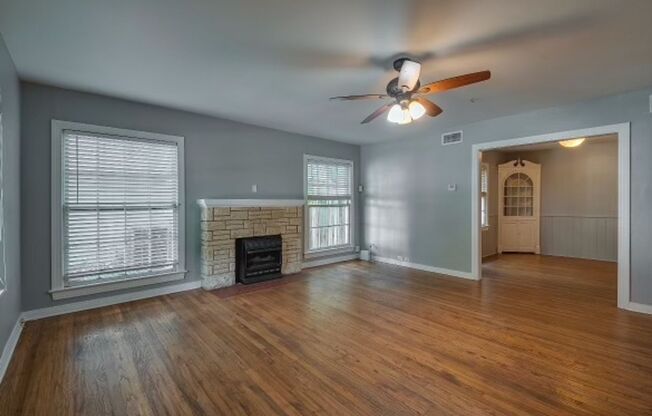 4 beds, 4.5 baths, $3,800, Unit 3608 Kell St.