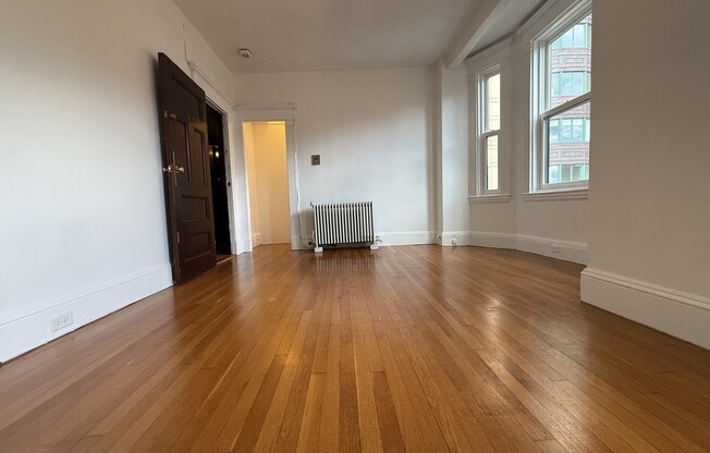 Studio, 1 bath, 295 sqft, $2,300, Unit 610
