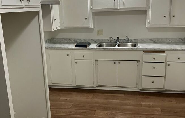 2 beds, 1 bath, 702 sqft, $2,200, Unit 206