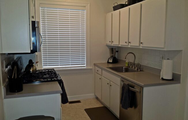 2 beds, 1 bath, 1,050 sqft, $1,300, Unit 7551-1S