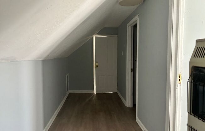 1 bed, 1 bath, 520 sqft, $900, Unit Unit 3