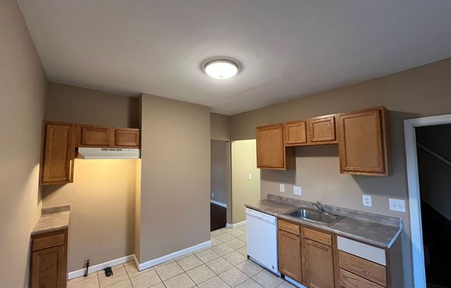 3 beds, 1 bath, $995