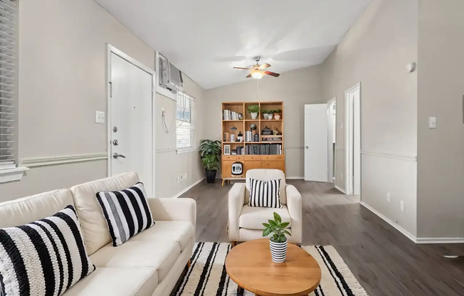 Studio, 1 bath, 400 sqft, $775, Unit PF-112