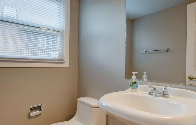 2 story 3 bd 2.5 ba duplex fenced yard Bolingbrook