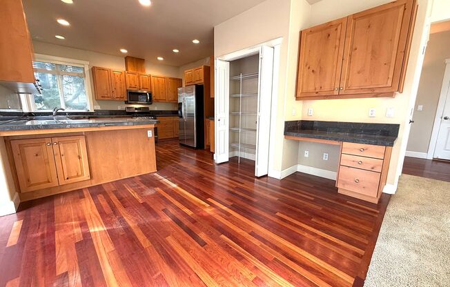 Beautiful, 4 Bed Bull Mountain Home