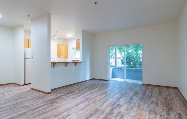 3 beds, 2 baths, $2,400, Unit 102