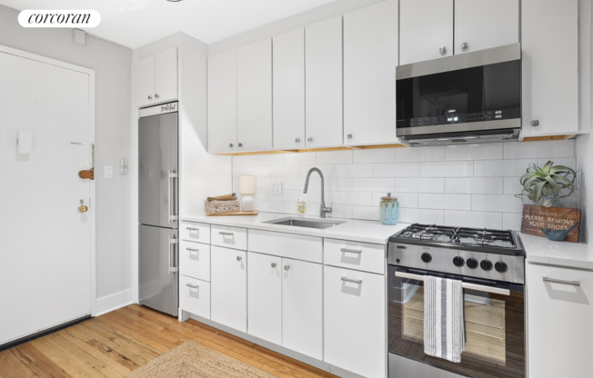 67 E 11 ST