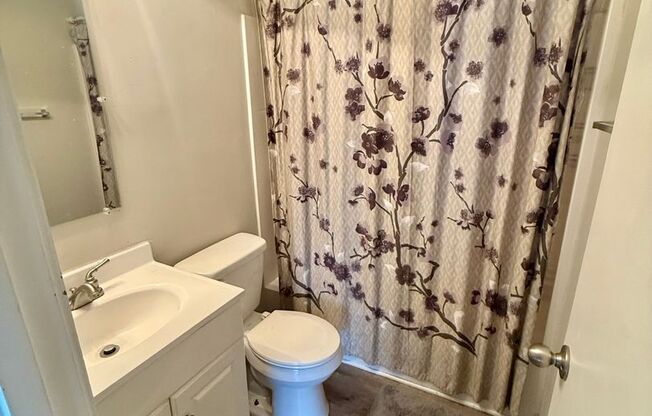 2 beds, 1 bath, 725 sqft, $949, Unit 807-33TH R