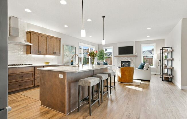 3 beds, 3 baths, $3,495