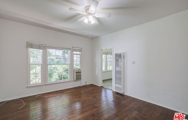 963 N Doheny Residences
