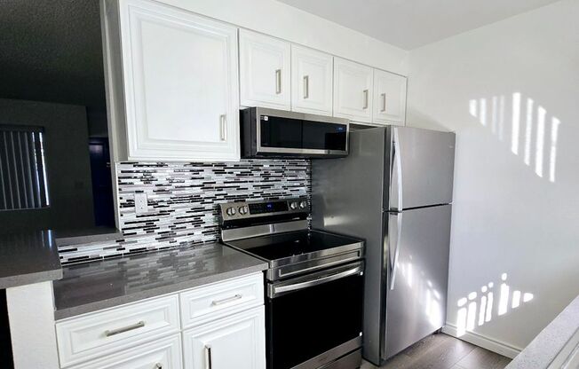 2 beds, 2 baths, 1,000 sqft, $3,195, Unit 205