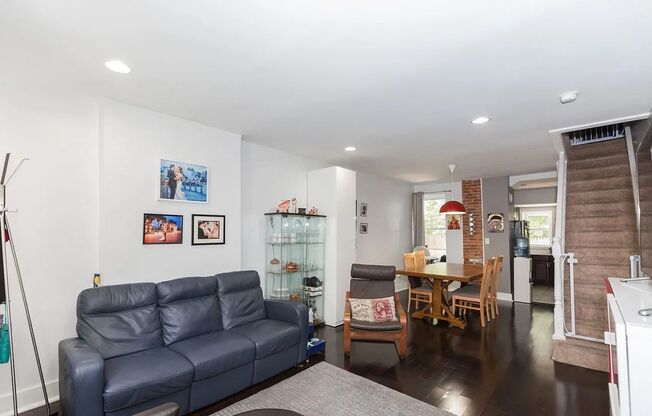 Stunning 2-Bedroom Townhome in Point Breeze! PHA Vouchers Accepted!