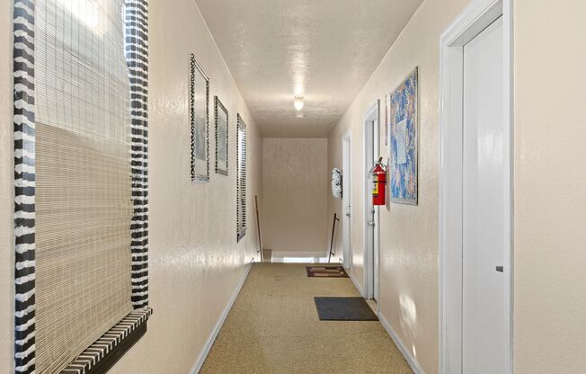 1 bed, 1 bath, $800, Unit 115 W 1st Ave. #2