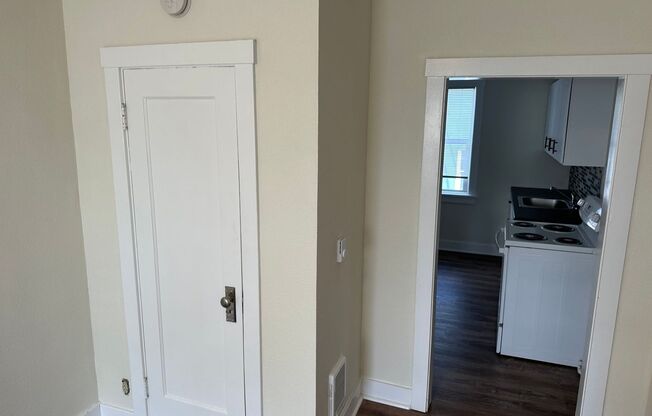 Studio, 1 bath, 336 sqft, $650, Unit 5070 Weyerhaeuser Rd - 16