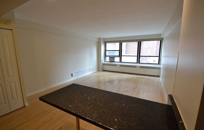 1 bed, 1 bath, 700 sqft, $1,850, Unit 418-0701
