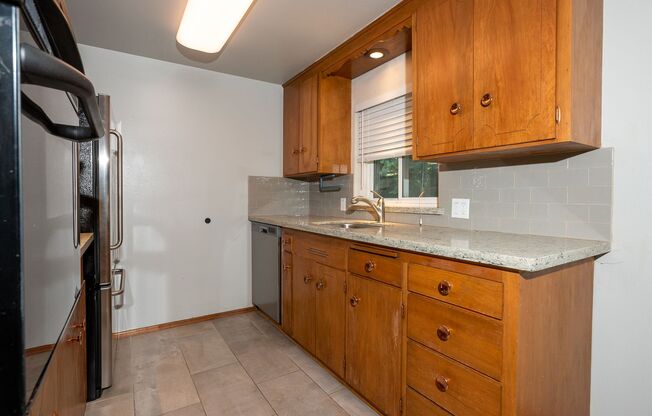 2 beds, 1 bath, $2,100