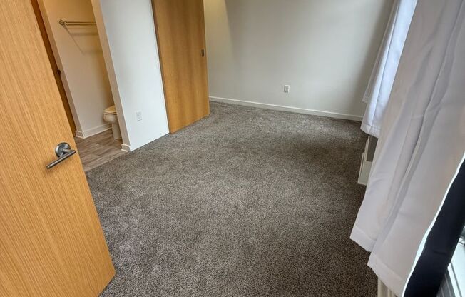 2 beds, 1 bath, 1,085 sqft, $1,395, Unit 901