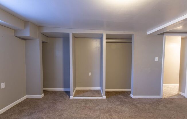 3 beds, 1 bath, $1,000, Unit Unit 5