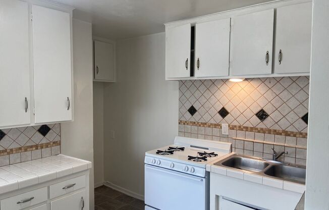 1 bed, 1 bath, 700 sqft, $1,850, Unit D