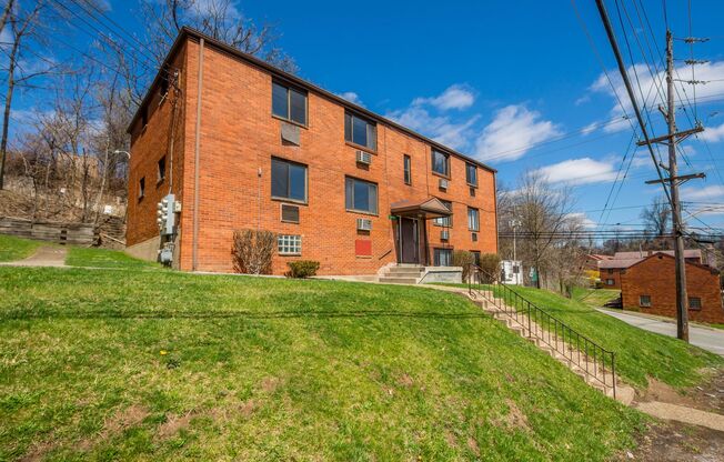 2 beds, 1 bath, 850 sqft, $949, Unit 10615 Lindberg Ave. C2 - Apt. 2